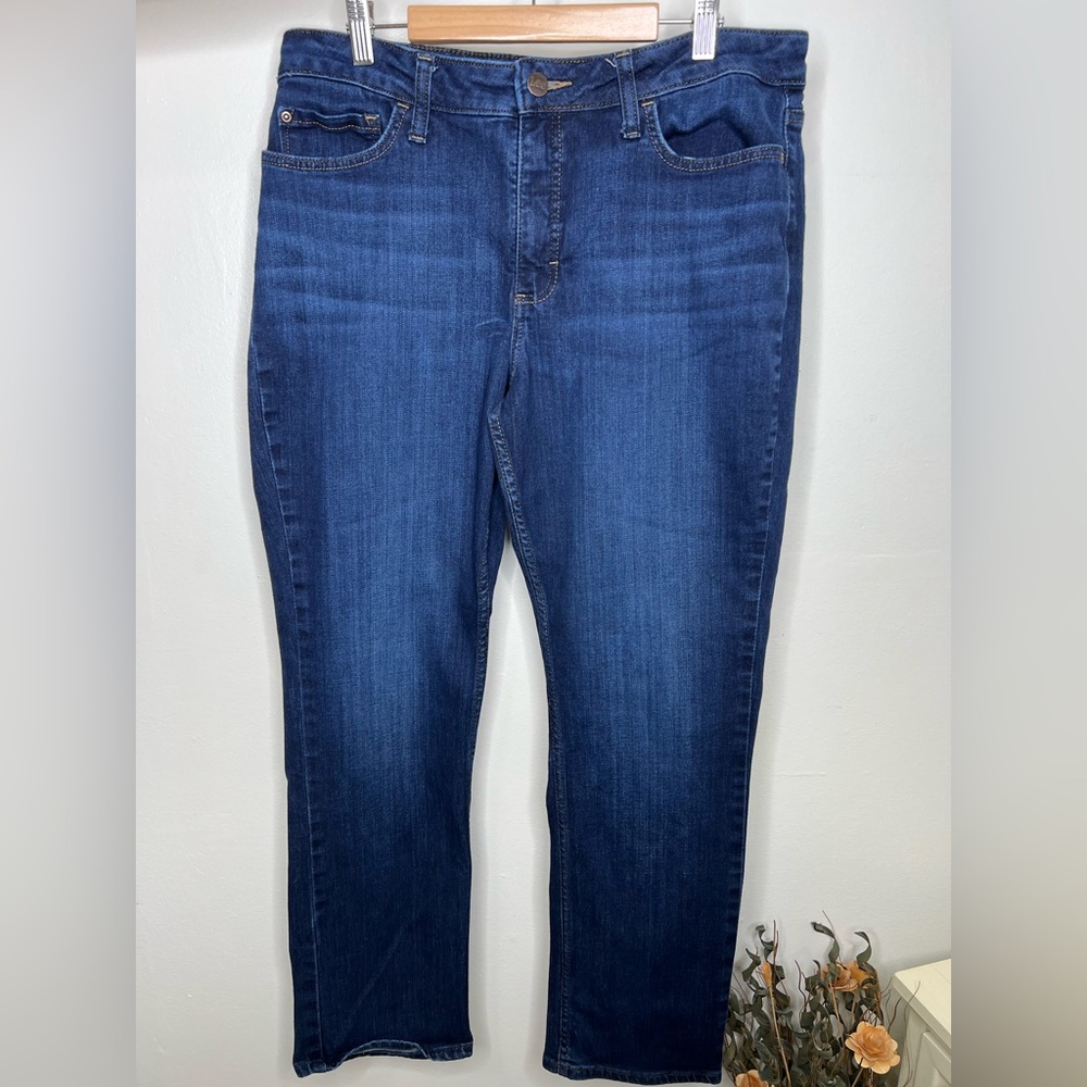 Lee Mid Rise - Straight Leg Jeans